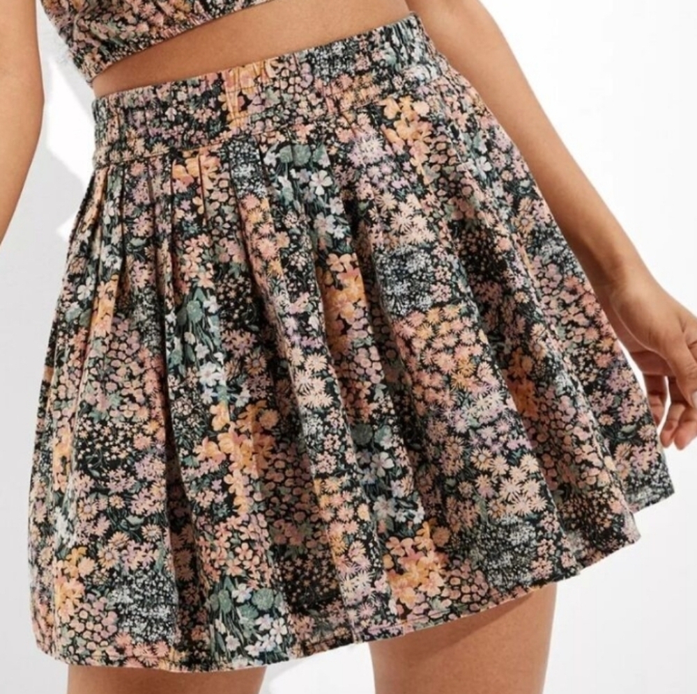 American Eagle Outfitters Floral Mini Skirt New With Tags